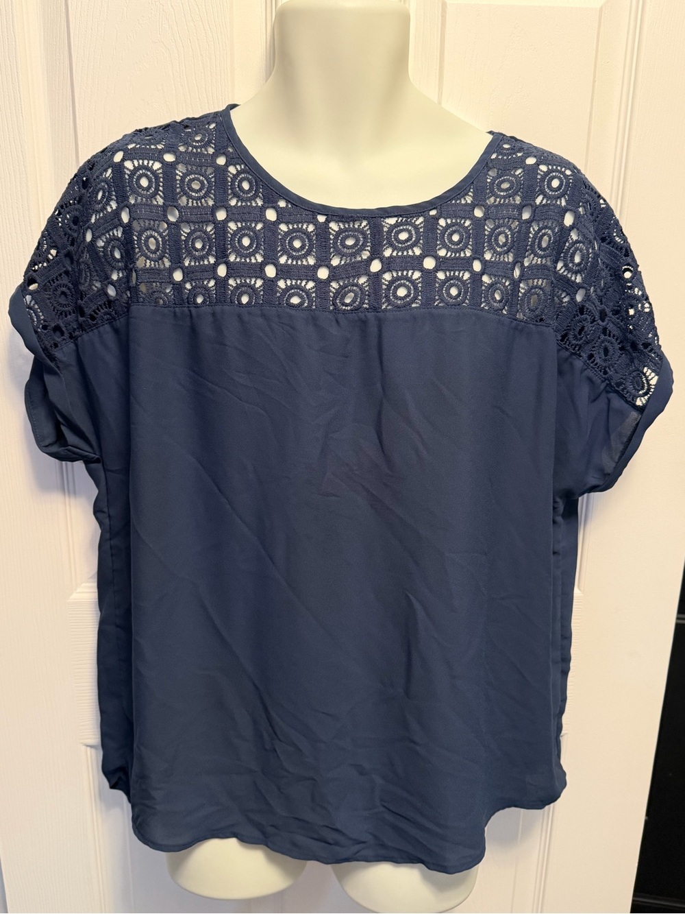 Women's Navy emery rose top